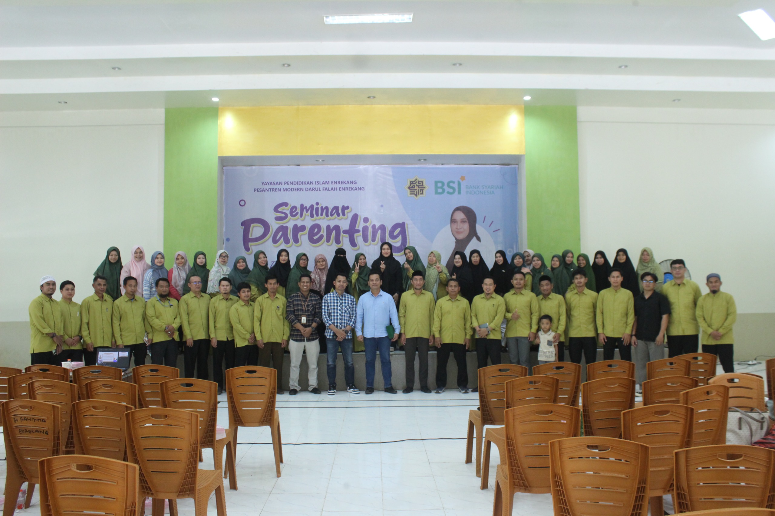 Foto Bersama Pemateri Seminar